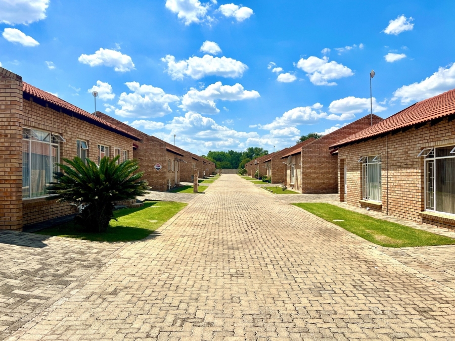 2 Bedroom Property for Sale in Wilkoppies North West